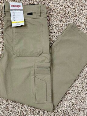 Wrangler Men's Tech Cargo Twill Pants Tan, Size 32x29 (New)